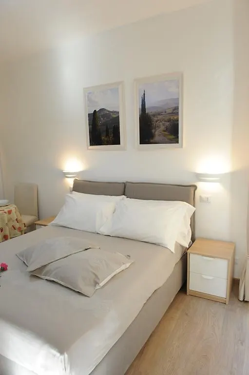 Piccolo Borgo Antico Hotell Florens 2*,